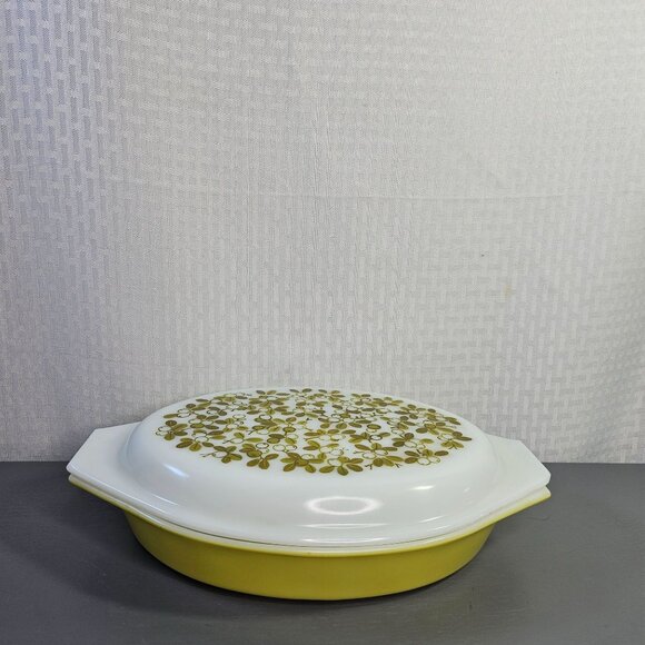 Vintage Pyrex divided baking dish in green print Great Condition - Picture 1 of 11